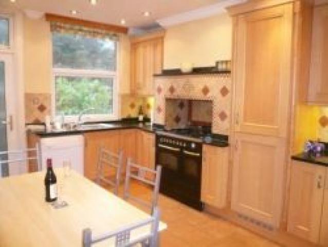 			2 Bedroom, 1 bath, 1 reception Flat			 Manor Park Road, EAST FINCHLEY N2